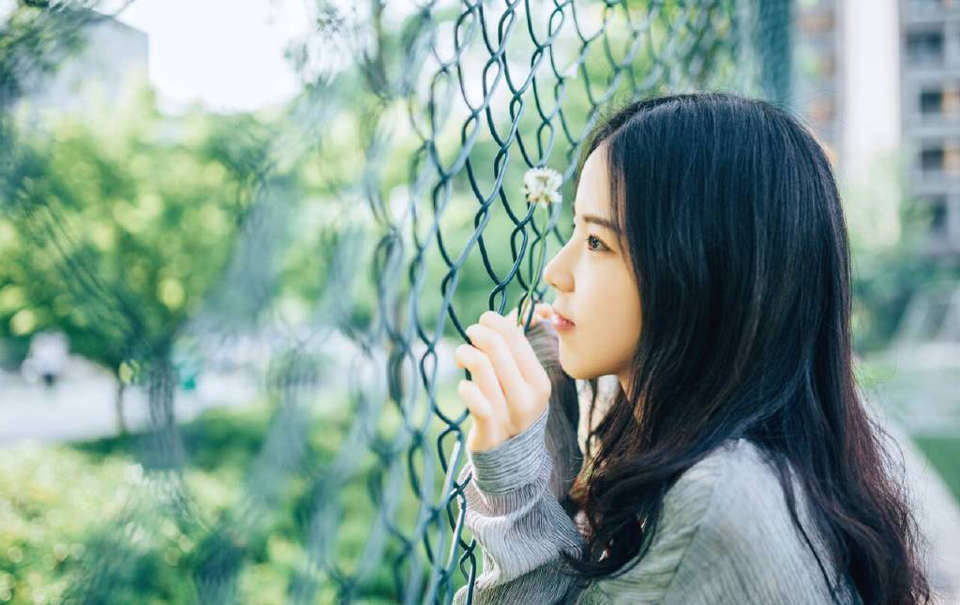 明明下流的人凑一起就叫上流社会。——韩寒